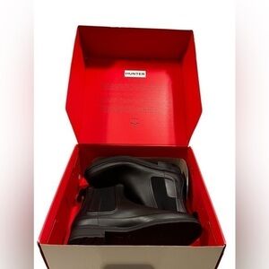 Men's Refined Slim Fit Chelsea Boots / Size 11